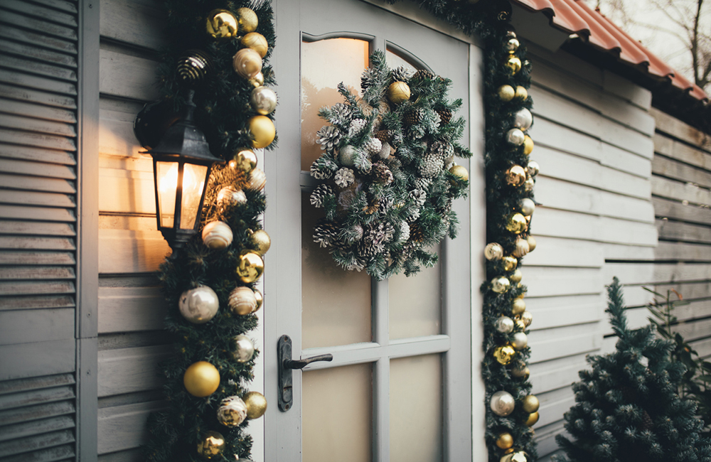 Turn Your Yard Into a Winter Wonderland With Amazing Decor - Garden Gate  Guides